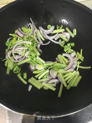 黑椒海鲜粉丝煲的做法步骤：7