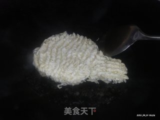 鸡蛋面的做法步骤：1
