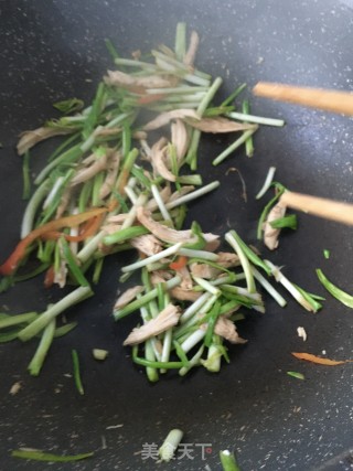 蒜黄炒鸡胸肉的做法步骤：12