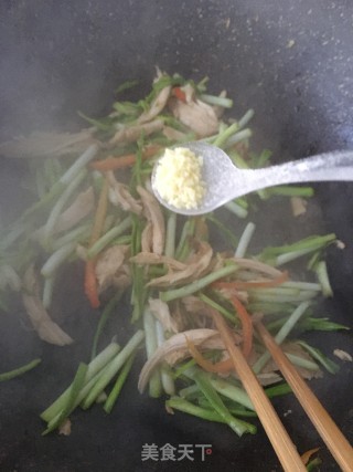 蒜黄炒鸡胸肉的做法步骤：14