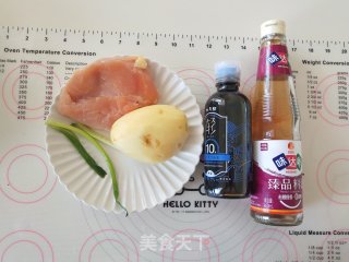 干烧土豆鸡肉丁的做法步骤：1