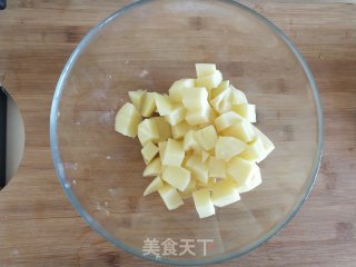 干烧土豆鸡肉丁的做法步骤：2