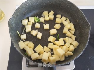 干烧土豆鸡肉丁的做法步骤：7