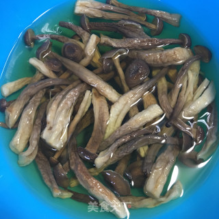 菌菇豆腐汤的做法步骤：2