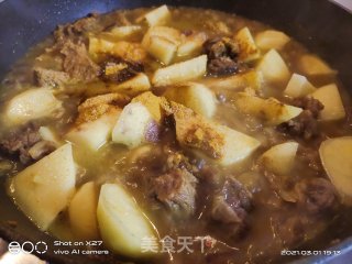 咖喱牛腩焖土豆的做法步骤：8