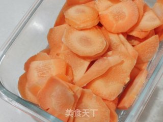 松仁炒时蔬的做法步骤：2