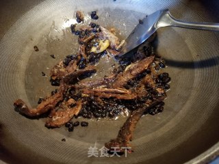 豆豉鲮鱼炒牛皮菜的做法步骤：5