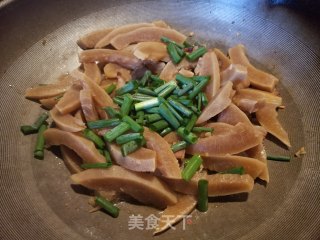 腊肉炒柚子皮的做法步骤：11