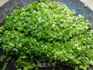 香芹荸荠鲜肉饺子的做法步骤：3