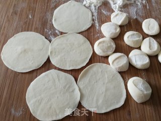 香芹荸荠鲜肉饺子的做法步骤：9