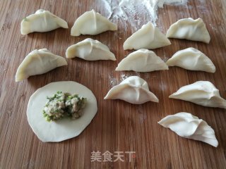 香芹荸荠鲜肉饺子的做法步骤：10