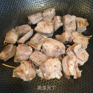 糖醋排骨的做法步骤：7