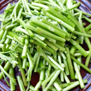麻辣肠炒藜蒿的做法步骤：3