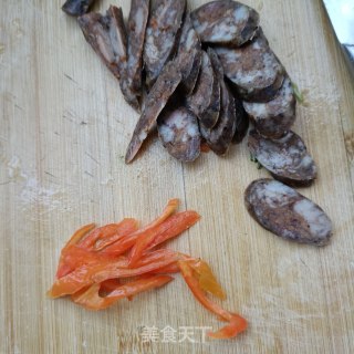 麻辣肠炒藜蒿的做法步骤：6
