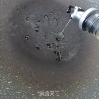 麻辣肠炒藜蒿的做法步骤：7