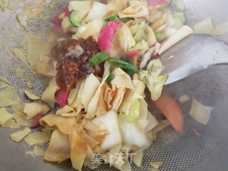 干豆腐炒白菜黄瓜的做法步骤：4