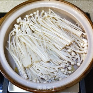 金针菇牛肉煲的做法步骤：6