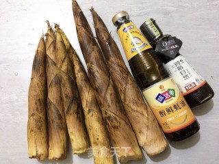 油焖春笋，适时食鲜的做法步骤：1