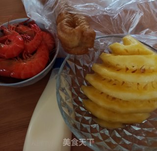 菠萝油条虾的做法步骤：1