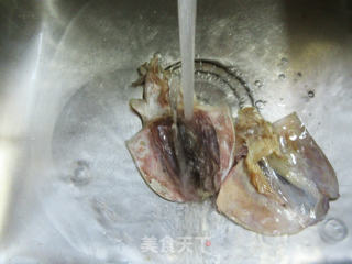 乌贼鲞炒芦笋的做法步骤：3