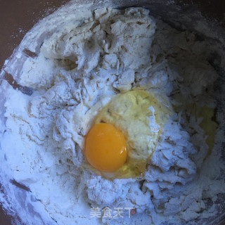 葱香油饼的做法步骤：1