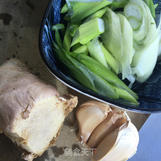 酸辣肉丝葛根粉的做法步骤：2
