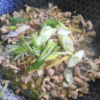 酸辣肉丝葛根粉的做法步骤：8