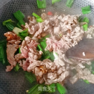 蒜苗炒牛肉的做法步骤：8
