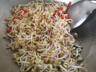 苯豆芽炒彩椒的做法步骤：3