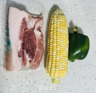玉米青椒炒肉的做法步骤：1