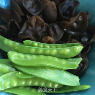 洋葱木耳拌荷兰豆的做法步骤：4