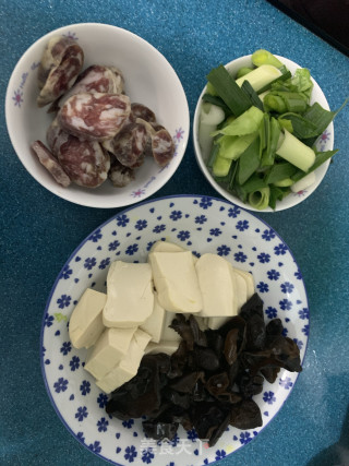豆腐炒木耳的做法步骤：1