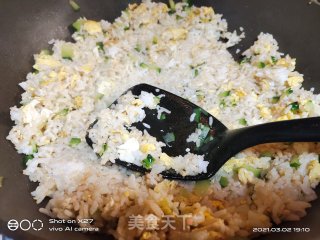 黄瓜鸡蛋炒饭的做法步骤：6
