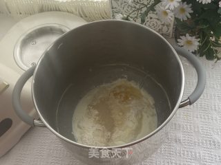 奶香肉松八角小餐包，轻松搞定早餐的做法步骤：2