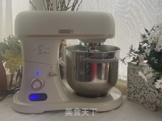 奶香肉松八角小餐包，轻松搞定早餐的做法步骤：3