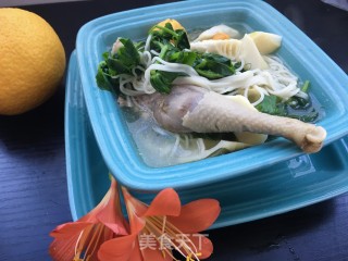 豌豆尖春笋鸡汤面的做法步骤：16