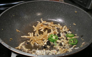 咸肉咸菜四季豆的做法步骤：6