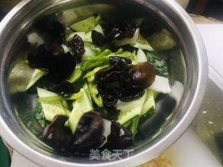 炝拌青瓜木耳的做法步骤：3