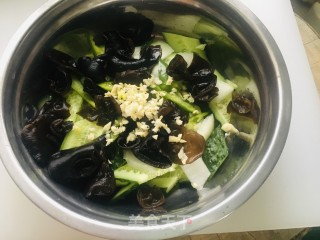 炝拌青瓜木耳的做法步骤：4