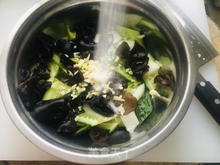 炝拌青瓜木耳的做法步骤：5