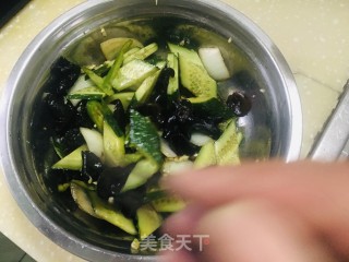 炝拌青瓜木耳的做法步骤：9