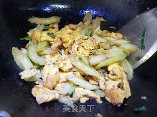 西芹炒鹅蛋的做法步骤：6