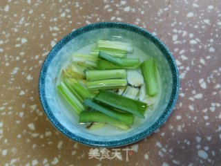 蟹粉馄饨的做法步骤：2