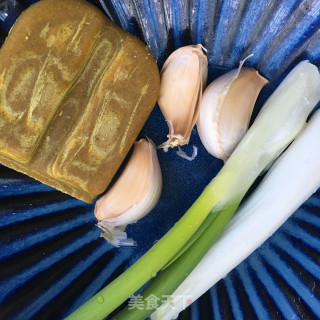 咖喱虾仁盖饭的做法步骤：4
