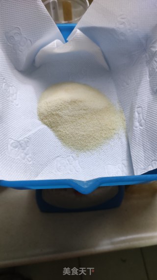 椰汁桂花千层糕。的做法步骤：3