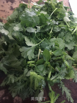 香菜蛋花汤的做法步骤：2