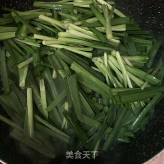 猪油炒韭菜的做法步骤：3