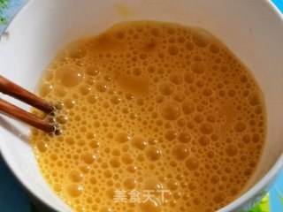 辣椒大葱炒鸡蛋的做法步骤：2