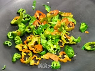 辣椒大葱炒鸡蛋的做法步骤：3