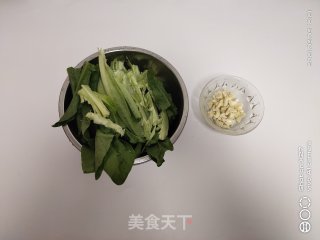 蒜香素炒油麦菜的做法步骤：1
